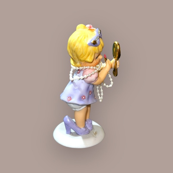 Avon Little Miracles- ‘Your Style Makes Me Smile’ Figurine by Marie Osmond - Picture 4 of 8